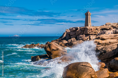 Côtes de granit rose à Ploumanac'h en Bretagne, France.