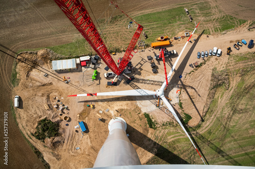 Assembled rotor blades of a wind turbine are seen from high above