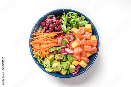 poke bowl salade on white background