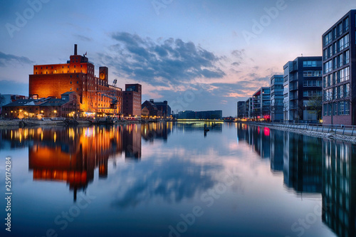 Skyline des inneren Hafens in Duisburg