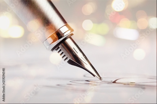 Signing a signature with a fountain pen