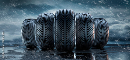 5 Reifen in Formation vor Regenwetter