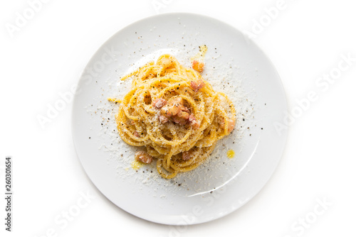 Spaghetti alla carbonara, tipica ricetta di pasta italiana