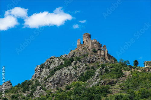 ruines du château de Léotoing en Hate Loire en France