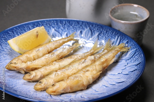 ワカサギの唐揚げと日本酒