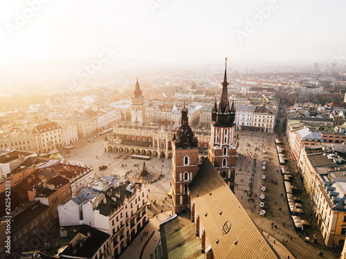 Kraków Bazylika Mariacka i Sukiennice Panorama z powietrza - Zachód Słońca