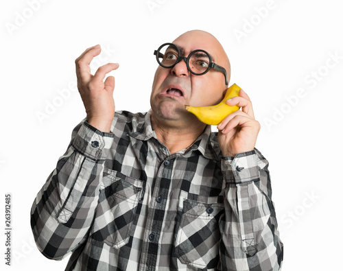 Hablando por teléfono con una banana