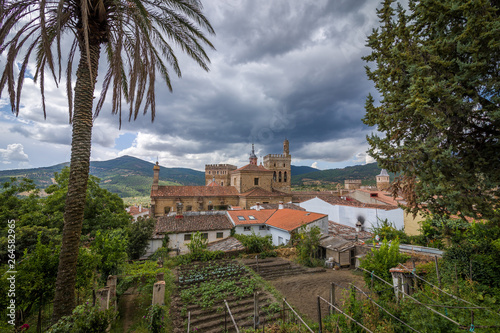 Królewski klasztor Santa Maria de Guadalupe, prowincja Caceres, Hiszpania