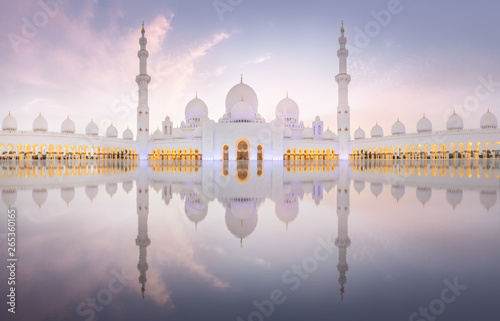 Sheikh Zayed Grand Mosque during sunset, Abu-Dhabi, UAE