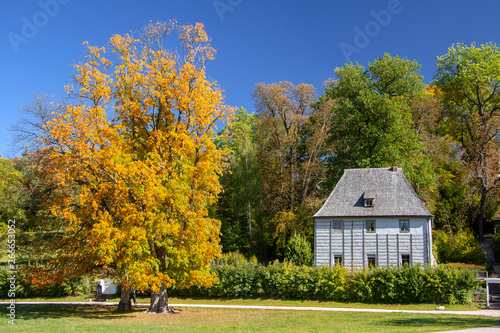 Goethes Gartenhaus im herbstlichen Ilmpark