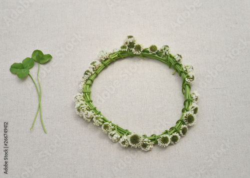 flower crowns of White clover on cotton linen(22-1)