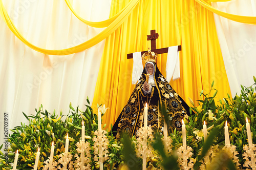 altar religioso virgen