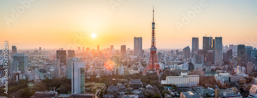 Tokyo skyline Panorama bei Sonnenuntergang, Japan