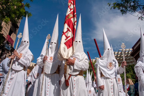 hermanos nazarenos de la semana santa de Sevilla 