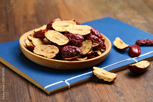 Red jujube slices in wooden plate