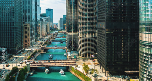 Chicago River with boats and traffic from above in the morning