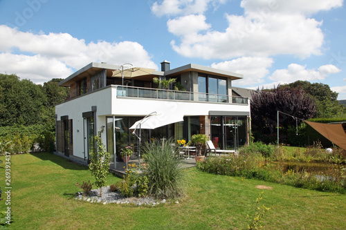 Einfamilienhaus modern Fenster Architektur Haus bauen