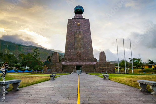 mitad del mundo, ecuador