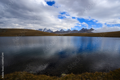 lago Rosset in alta valle dell'Orco, nal Parco nazionale del Gran Paradiso. Sullo sfondo il Gran Paradiso.