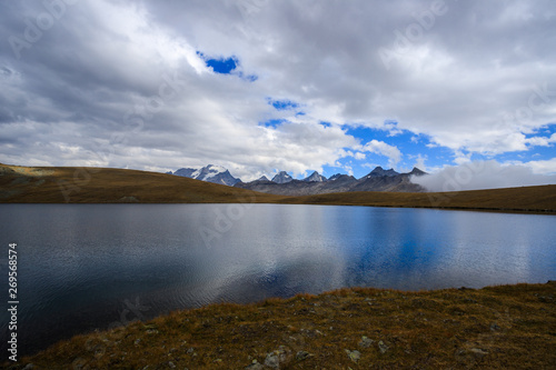 lago Rosset in alta valle dell'Orco, nal Parco nazionale del Gran Paradiso. Sullo sfondo il Gran Paradiso.