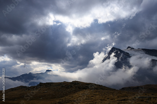 nuvole minacciose al colle del Nivolet, nel parco nazionale del Gran Paradiso