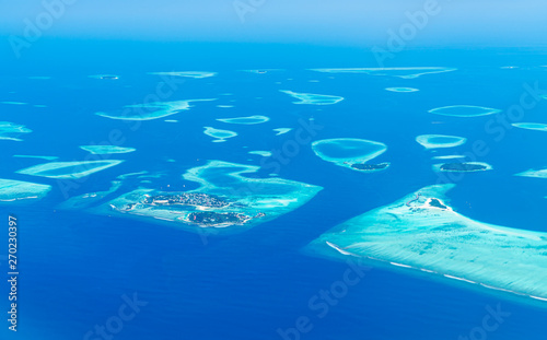 Wyspy Malediwy widok z góry z okna samolotu