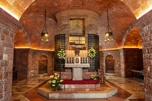 Grab des hl. Franziskus in der Krypta dr Kirche "San Francesco", Assisi, Umbrien, Italien