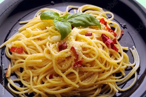 Pasta aglio olio e peperoncino ft3106_7594 Cucina italiana Kuchnia włoska Italienische Küche Итальянская кухня イタリア料理 Italian cuisine Spaghetti