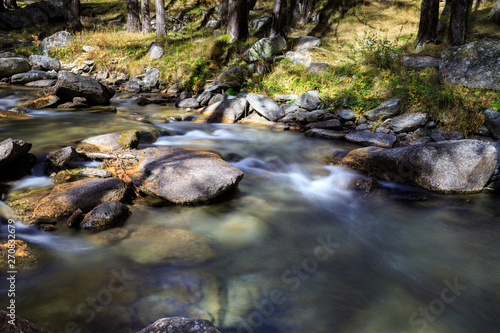 torrente a Ceresole Reale, Piemonte, nel parco nazionale del Gran Paradiso