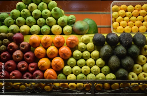 Awokado,pomarańcz, jabłko owoce, zdrowie