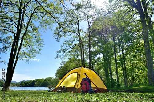 Wczesne lato, obóz nad jeziorem