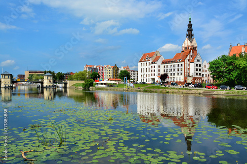 Stare miasto w Elbląg, Polska. Rzeka, Katedra, kamienice, most