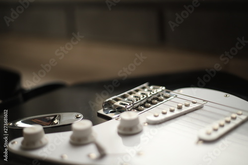 Gitara elektryczna fragment biała czarna