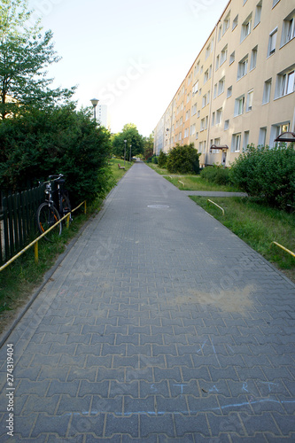 poznańskie osiedle mieszkaniowe rano