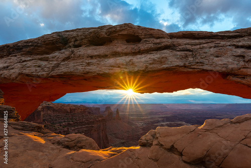 Mesa Arch at sunrise, Canyonlands National Park, Utah, USA