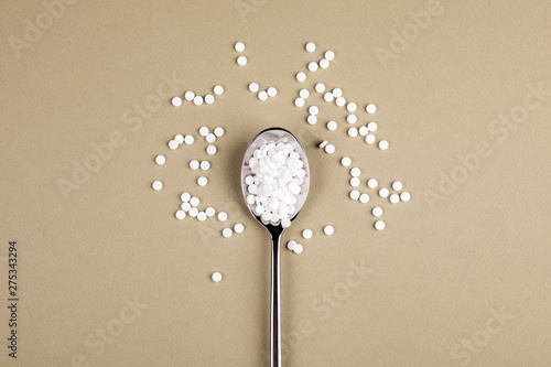 Sugar-replacing tablets with a spoon.