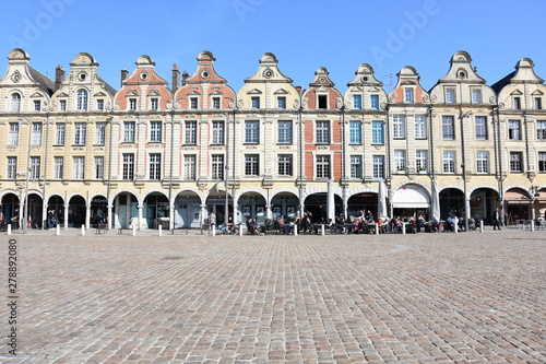 petite place arras