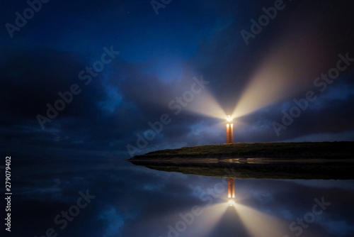 Leuchtturm im Spiegel