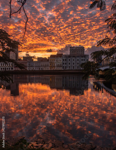 Entardecer na rua da Aurora, Recife.