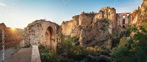 Panoramiczny widok Ronda Puente Nuevo most przy zmierzchem - Ronda, Malaga prowincja, Andalusia, Hiszpania