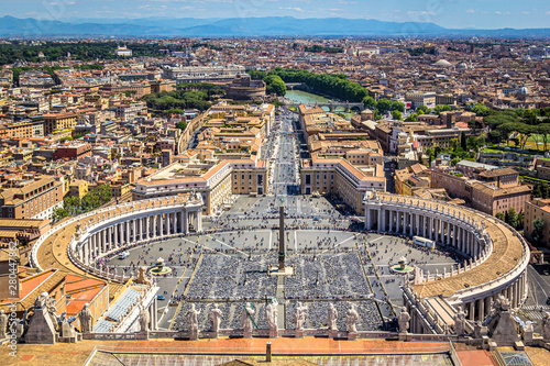 Blick auf den Petersplatz vom Petersdom aus, Vatikan, Rom, Italien