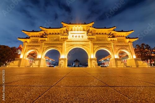 Amazing evening view of the Gate of Great Piety, Taipei
