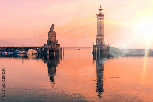 Spiegelung Hafen Einfahrt Lindau Bodensee Bayern