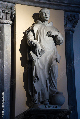 Statue de saint Bruno dans l'église Saint-Jacques de Tournai, Belgique