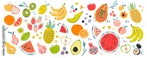 Kolekcja owoców w płaskiej ręcznie rysowane stylu, zestaw ilustracji. Owoce tropikalne i elementy graficzne. Kolor clipartów składników. Naszkicuj składniki koktajlu lub soku.