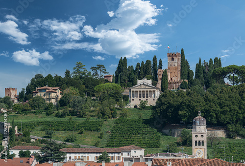 Conegliano, Treviso, panorama del colle con il Castello e le ville storiche tra vigne di prosecco