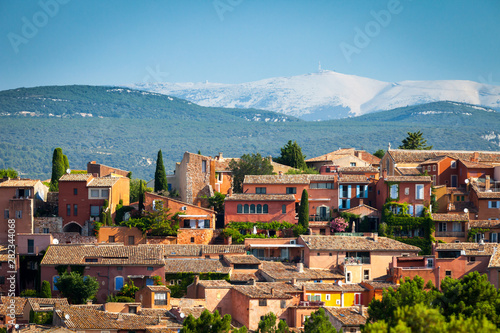 Roussillon village with Mount Ventoux in background, Vaucluse region, Provence, France