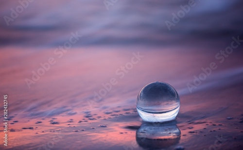 Glaskugel am Strand 