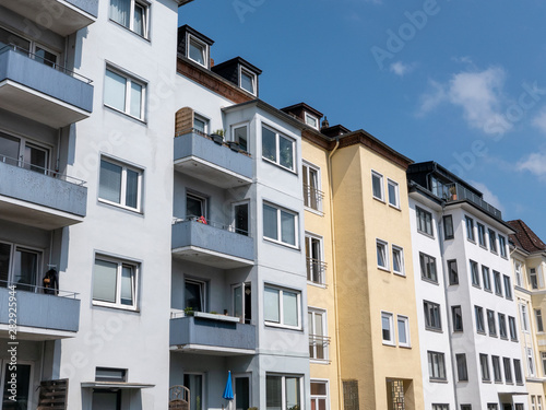 Fassade eines Altbaugebäudes in Kiel, Deutschland