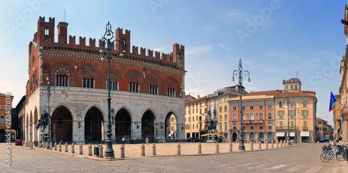 piacenza e piazza cavalli in italia 